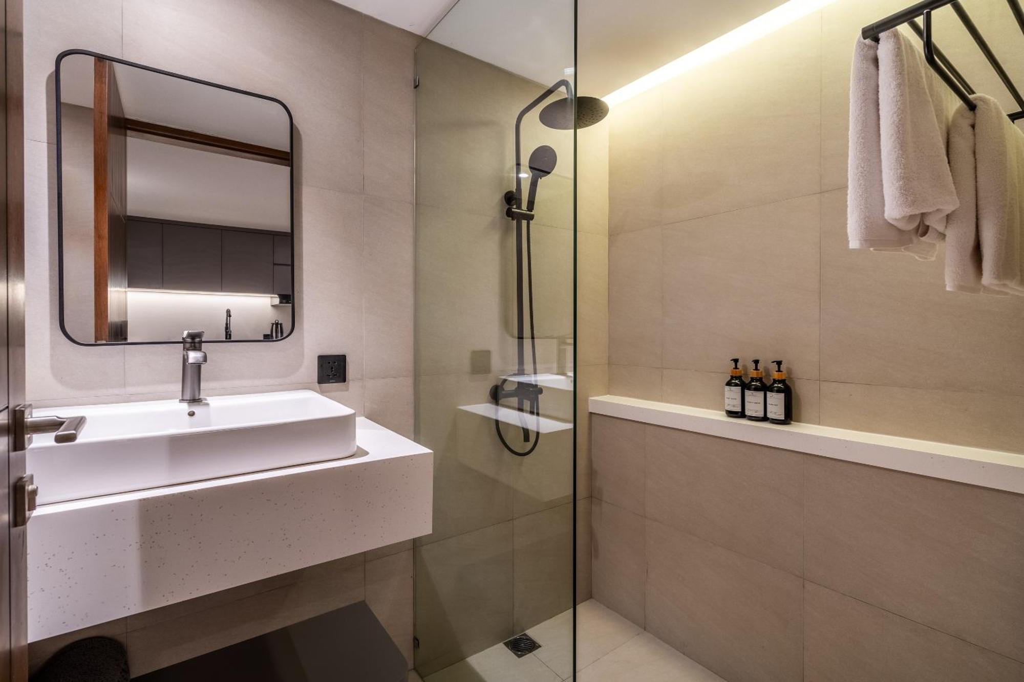 The R Apartments Pererenan Canggu  Bagian luar foto